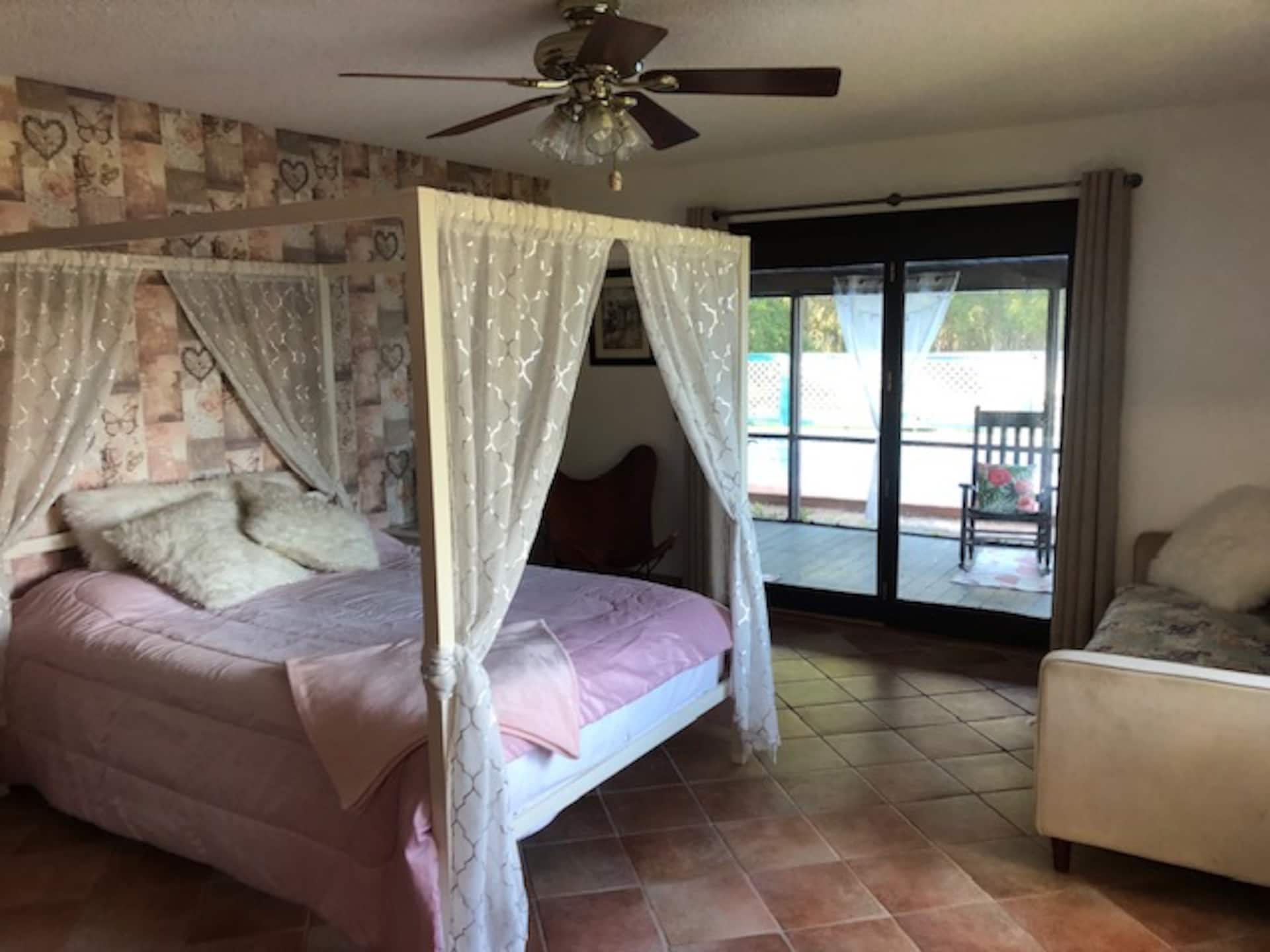 Canopy bed suite
